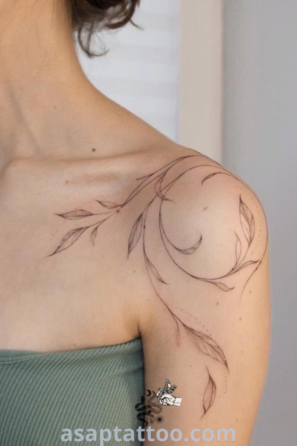Elegant shoulder tattoos for women showcasing gorgeous designs. Perfect for those seeking cute, tiny tattoos or amazing ideas to decorate your body with. Explore the best tattoo inspiration at asaptattoo.com.