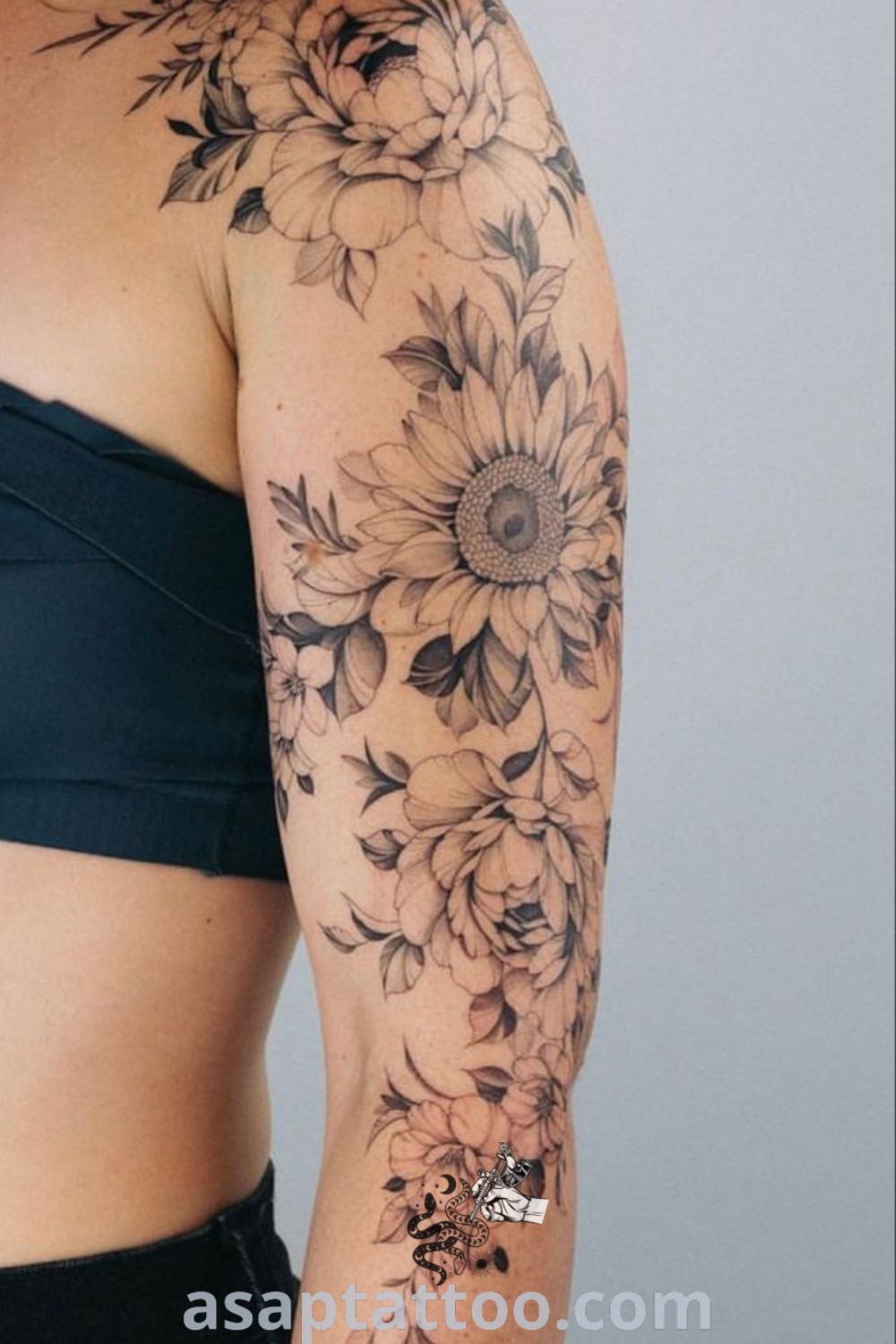 Feminine anchor tattoo on a woman