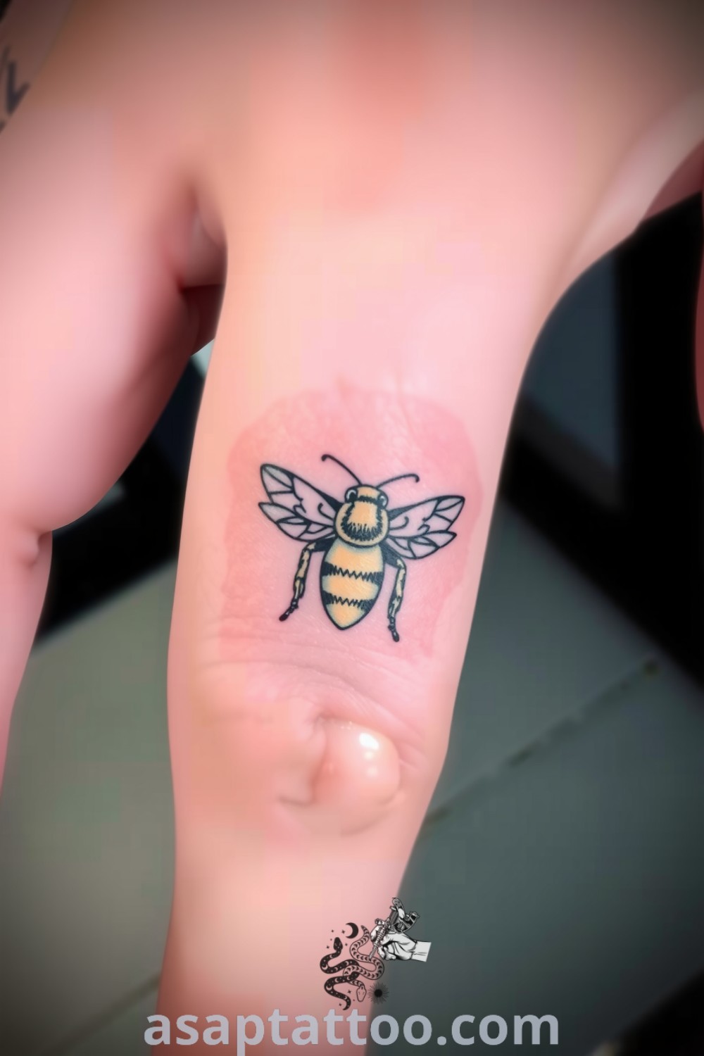 Fine line bee tattoo on finger with intricate details, showcasing delicate wings and antennae. An elegant design that inspires a connection to nature, making it one of the best tattoo ideas you have to see to believe. asaptattoo.com