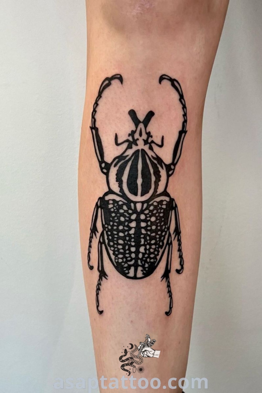 Elegant black and white scarab beetle tattoo on the right leg, featuring intricate details ideal for traditional tattoo lovers. An inspiring design you must see, perfect for those exploring tattoos with meaning. Find more tattoo ideas at asaptattoo.com.