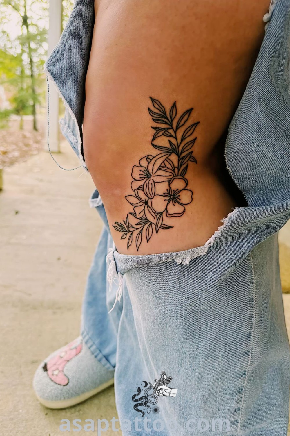 Lower back tattoo featuring flowers, ideal for women seeking knee tattoos, and artistic floral designs. Perfect for earth-inspired body art ideas that will inspire you to get inked. Learn more at asaptattoo.com.